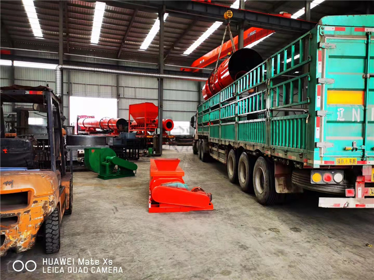 遼寧盤錦客戶年產(chǎn)3萬噸顆粒有機(jī)肥生產(chǎn)線第二車發(fā)貨