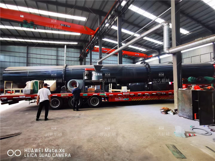 寧夏年產(chǎn)3萬(wàn)噸顆粒有機(jī)肥生產(chǎn)線第一車1.8米烘干機(jī)發(fā)貨現(xiàn)場(chǎng)