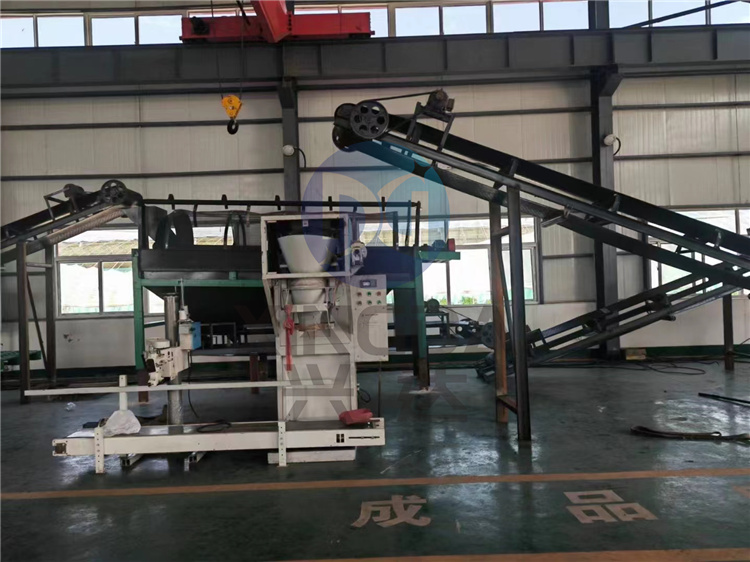 遼寧客戶年產(chǎn)2萬(wàn)噸粉狀生物有機(jī)肥生產(chǎn)線 安裝調(diào)試現(xiàn)場(chǎng)