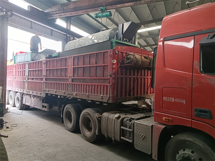 內(nèi)蒙準(zhǔn)格爾旗年產(chǎn)1萬(wàn)噸粉劑有機(jī)肥生產(chǎn)線發(fā)貨現(xiàn)場(chǎng)