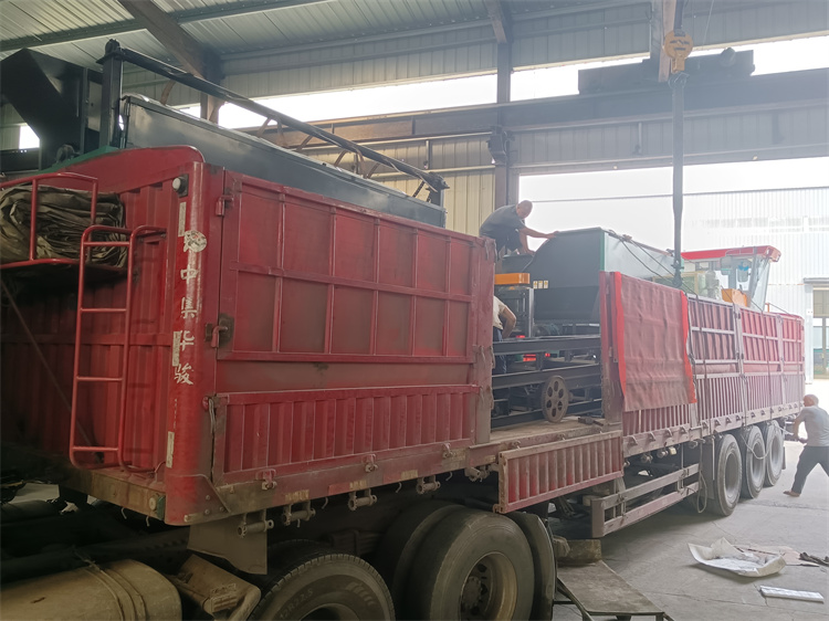 內(nèi)蒙準(zhǔn)格爾旗年產(chǎn)1萬(wàn)噸粉劑有機(jī)肥生產(chǎn)線發(fā)貨現(xiàn)場(chǎng)