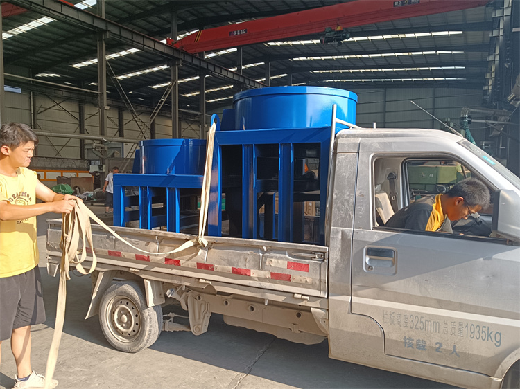 有機肥拋圓機發(fā)貨現(xiàn)場