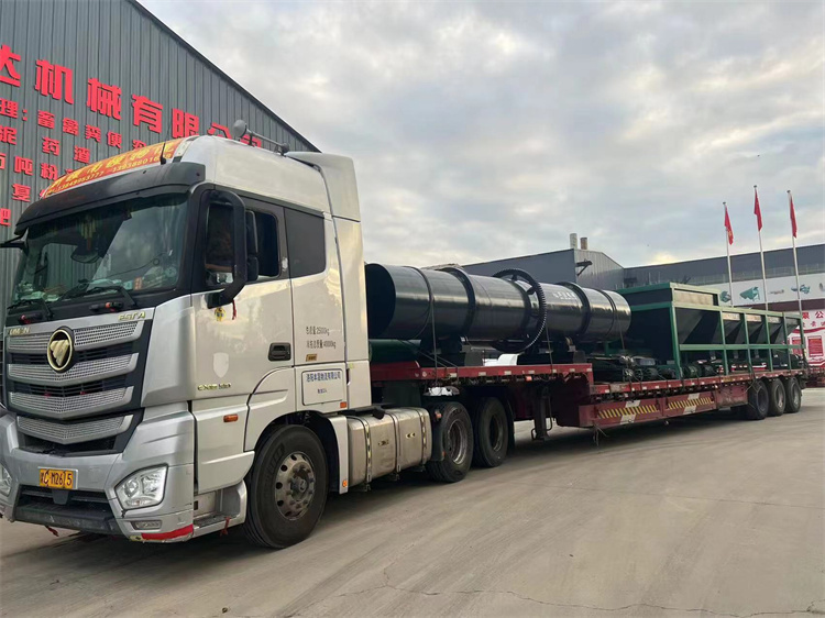 年產(chǎn)3萬噸顆粒有機(jī)肥生產(chǎn)線第三車發(fā)貨現(xiàn)場(chǎng)