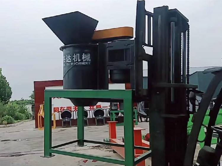 60型立式有機肥粉碎機發(fā)貨現(xiàn)場