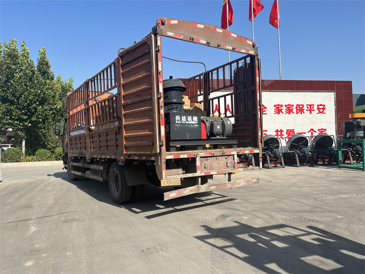 有機(jī)肥免烘干造粒機(jī)發(fā)貨現(xiàn)場(chǎng)