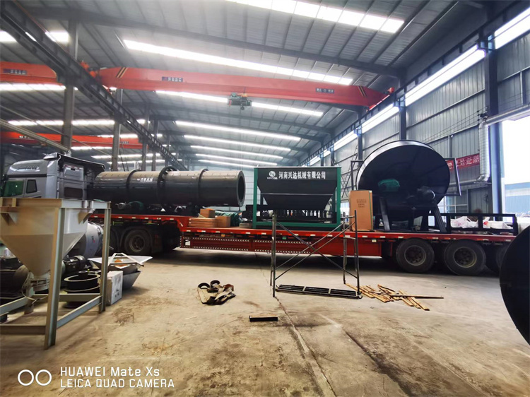 客戶年產(chǎn)3萬噸顆粒有機肥生產(chǎn)線發(fā)貨現(xiàn)場