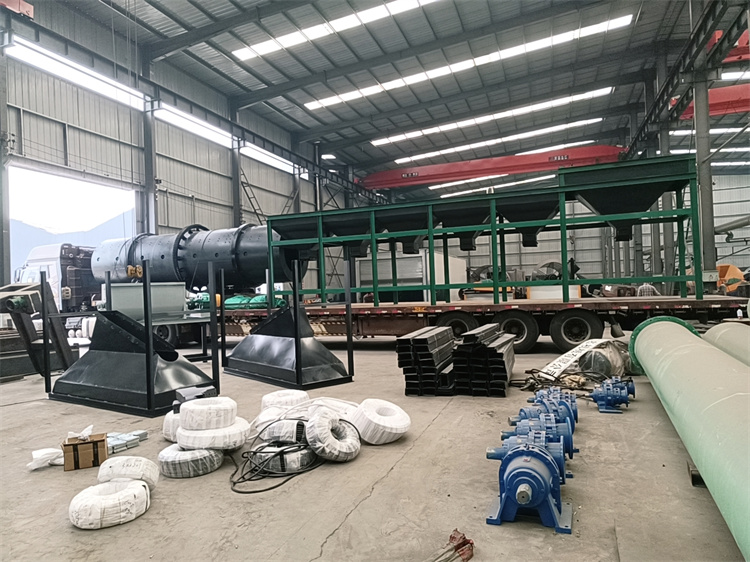 黑龍江客戶年產(chǎn)5萬噸顆粒有機(jī)肥生產(chǎn)線第八車發(fā)貨現(xiàn)場