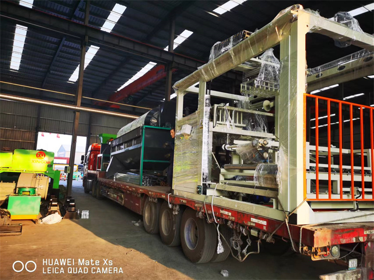 廣東惠州客戶年產(chǎn)3萬噸顆粒有機(jī)肥生產(chǎn)線發(fā)貨現(xiàn)場第四車