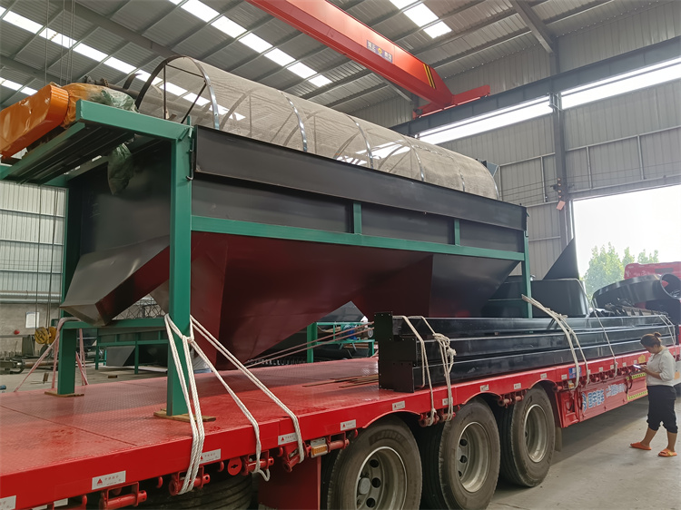 廣東惠州客戶年產(chǎn)3萬(wàn)噸顆粒有機(jī)肥生產(chǎn)線第五車發(fā)貨現(xiàn)場(chǎng)