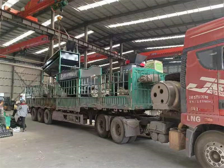 甘肅臨夏客戶年產(chǎn)一萬噸粉劑有機肥生產(chǎn)線發(fā)貨現(xiàn)場