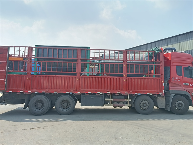 寧夏固原客戶年產(chǎn)一萬噸粉劑有機(jī)肥生產(chǎn)線發(fā)貨現(xiàn)場