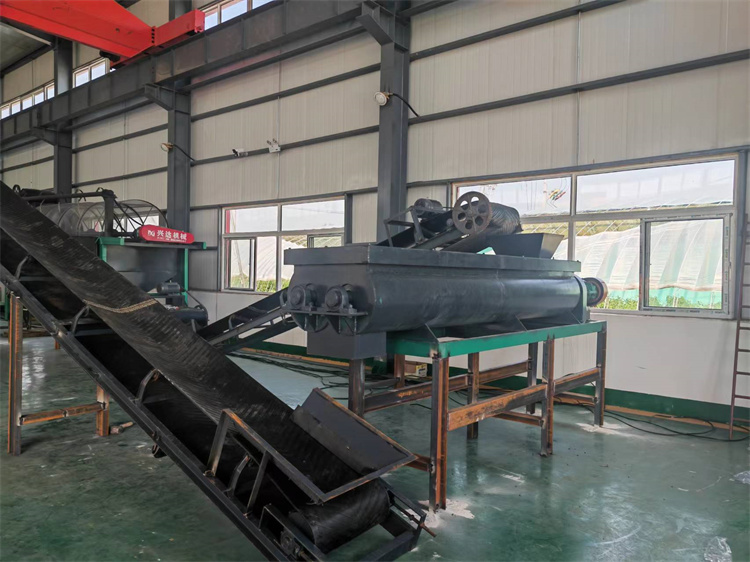 遼寧客戶年產(chǎn)2萬噸粉劑生物有機肥生產(chǎn)線安裝現(xiàn)場