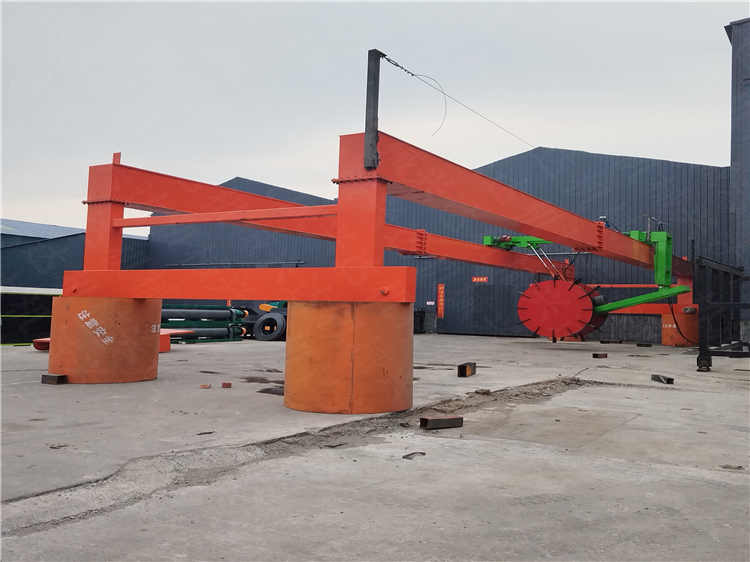 羊糞多功能大跨度輪盤翻拋機(jī),糠醛渣豬糞液壓升降葉輪式翻耙機(jī)設(shè)備