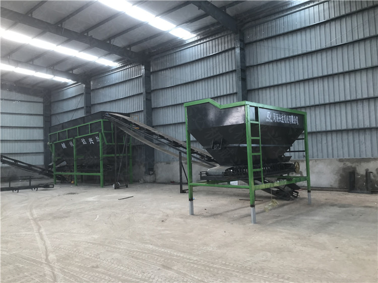 有機肥生產(chǎn)線鏟車喂料設(shè)備 變頻定速給料 豬糞牛糞鏟車料倉