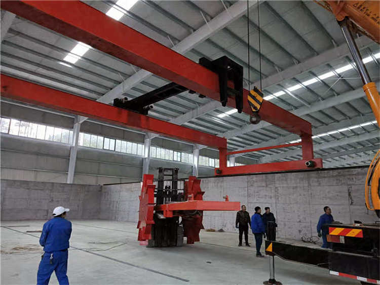 支持定制8-20米有機肥輪盤翻拋機 大產(chǎn)量處理糞污發(fā)酵腐熟加工設備 興達機械