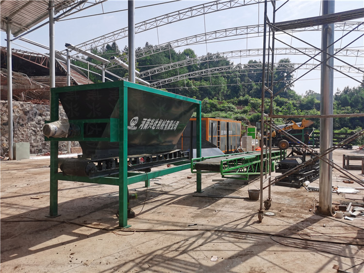 有機肥鏟車喂料機 污泥秸稈喂料倉 牛糞有機肥生產(chǎn)線設(shè)備鏟車料倉