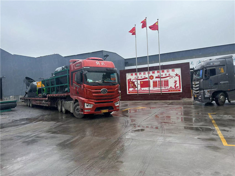 新疆客戶年產(chǎn)1萬噸粉劑有機肥生產(chǎn)線發(fā)貨現(xiàn)場